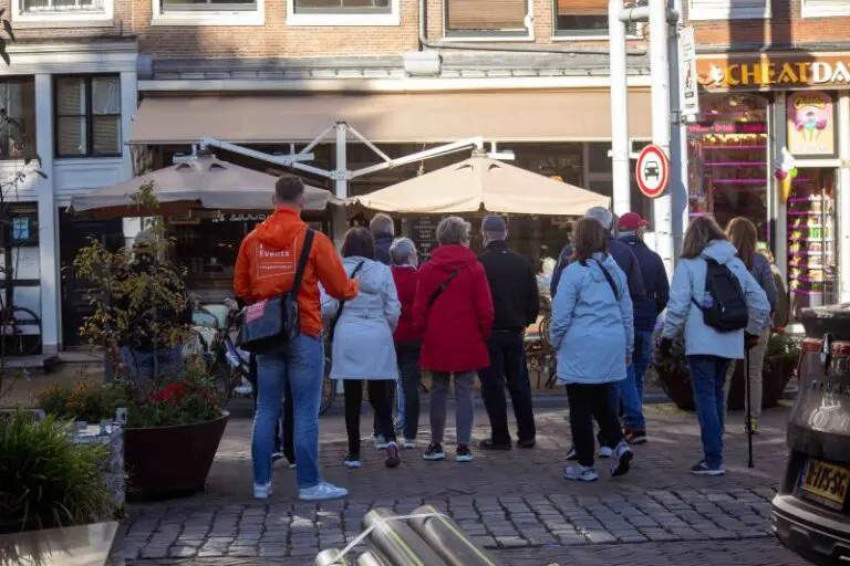Walking & Floating Lunch