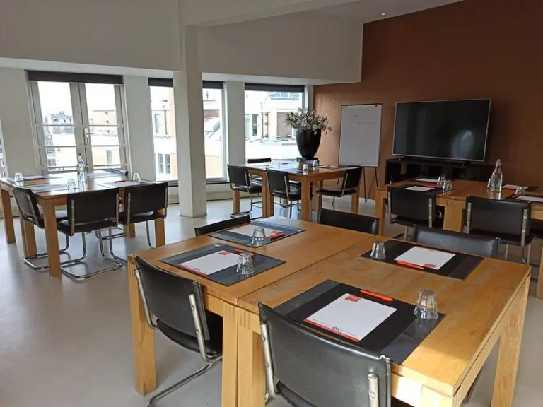 Dak van Amsterdam, The Living