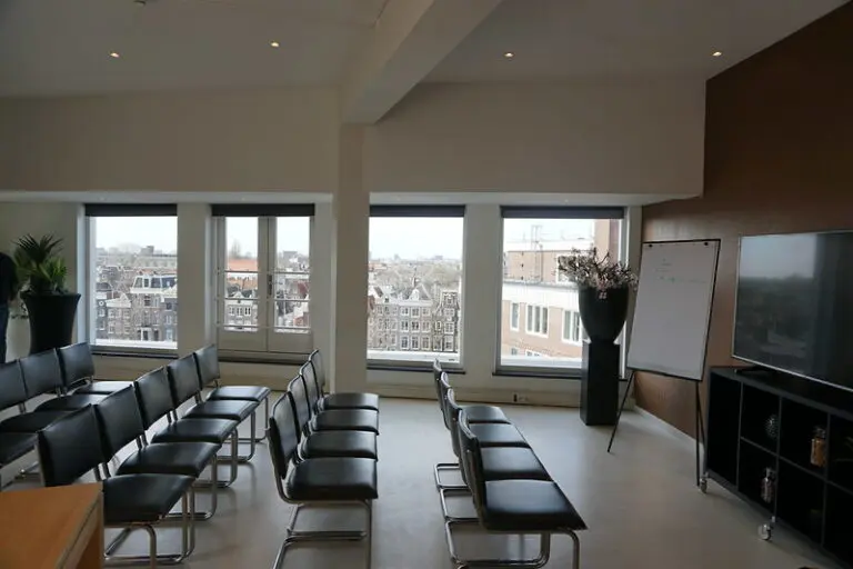 Dak van Amsterdam, The Living