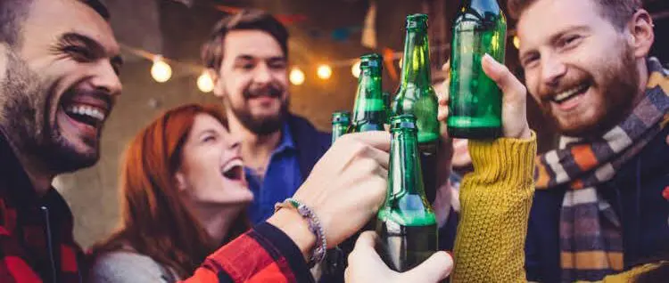 Heineken drinken met vrienden