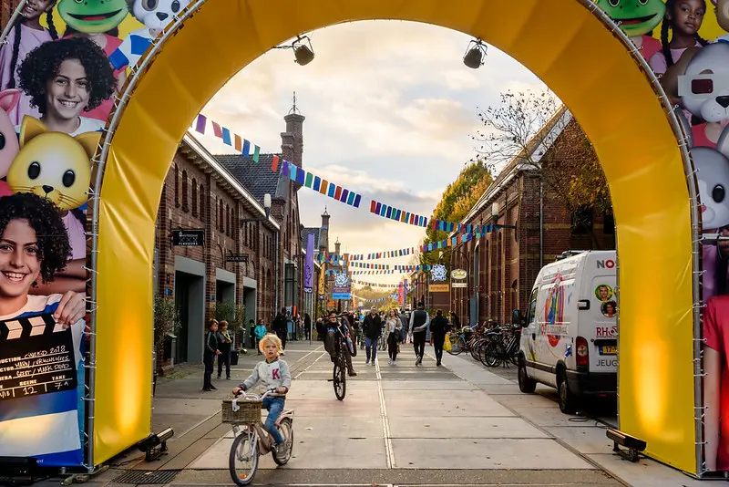 Westergasfabriek met bezoekers