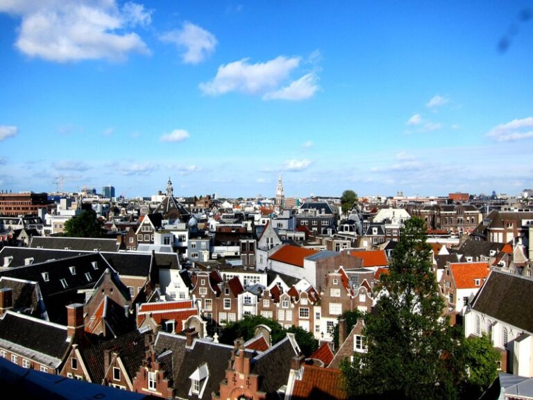 Dak van Amsterdam, The Living