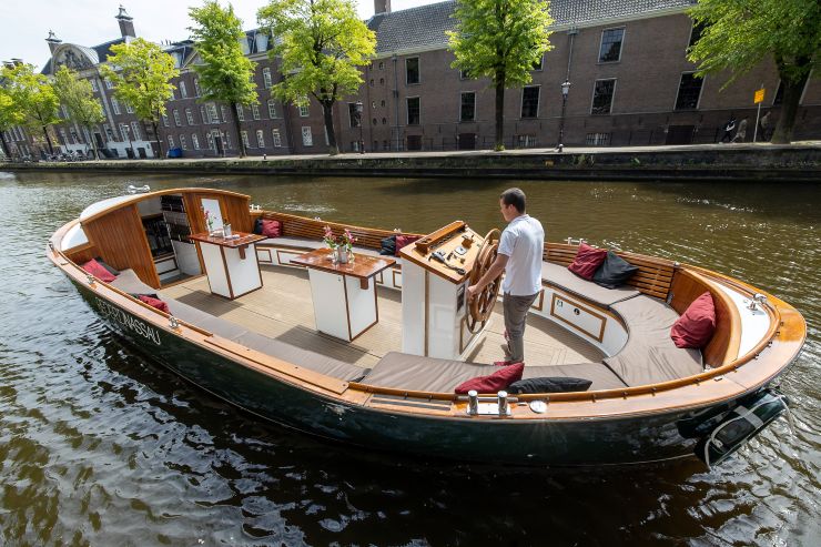 priveboot in amsterdam