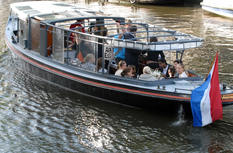 BBQ boot Amsterdam rondvaart met barbecue • Puur* Amsterdam